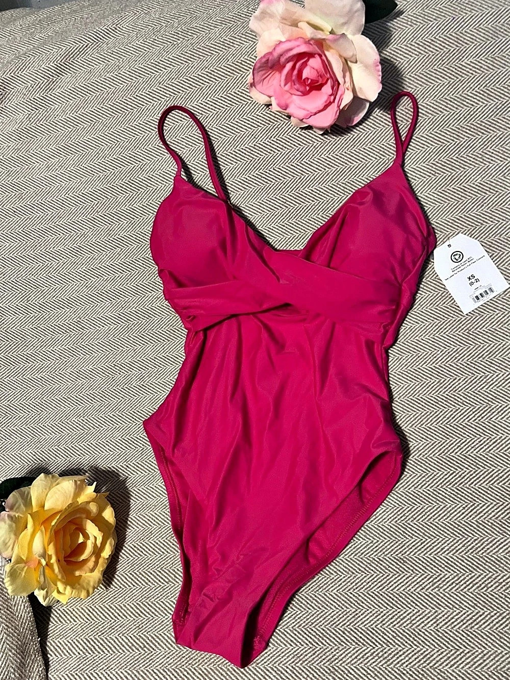 No Boundaries Keyhole One-Piece Swimsuit Pink XS